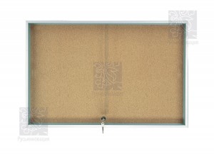 Доска-витрина интерьерная с пробковой поверхностью Доска-витрина интерьерная с пробковой поверхностью предназначена для размещения информационных материалов с помощью кнопок или булавок. 