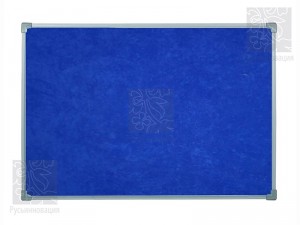 Доска для заметок текстильная синяя Красивый аналог пробковых досок синего цвета. Имеет бархатистую фетровую поверхность. 
